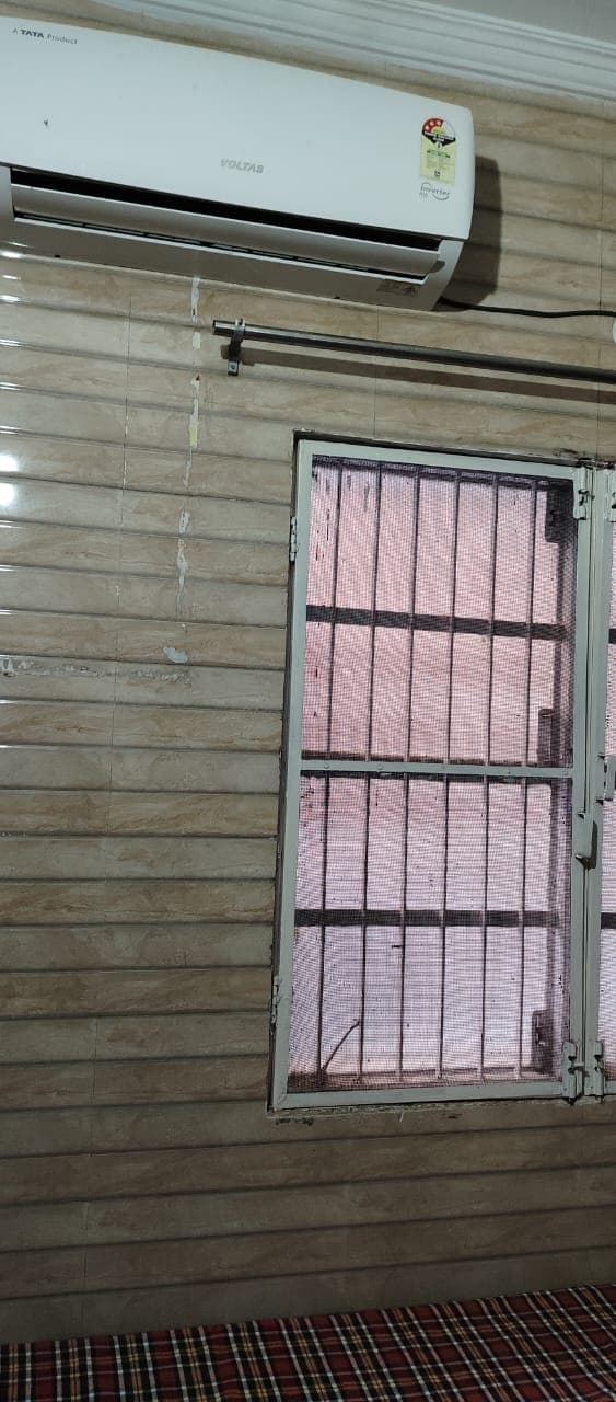 Sector 40 1bhk owner free