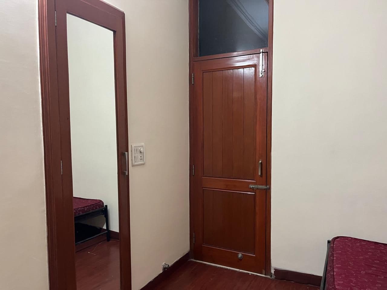 Fully Furnished 2 Room Independent Set in Sector 23