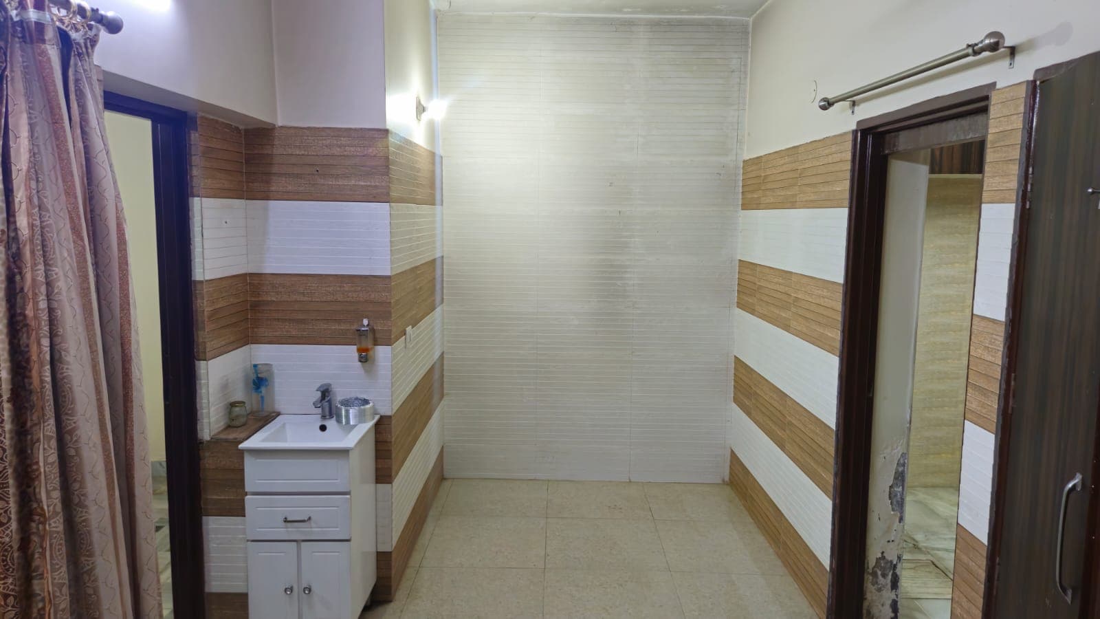 3BHK Semi-Furnished Apartment for Rent in Sector 29